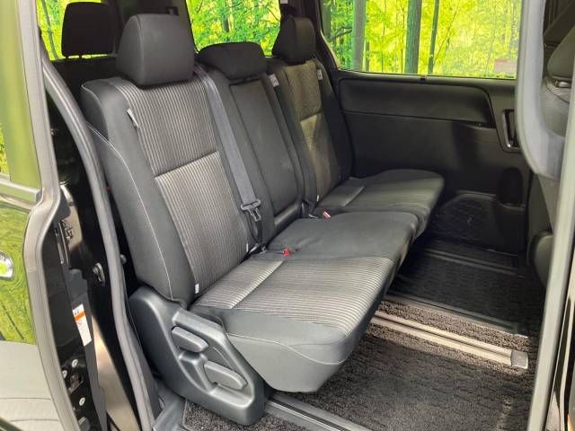 Toyota VOXY 2018-10 194709-9