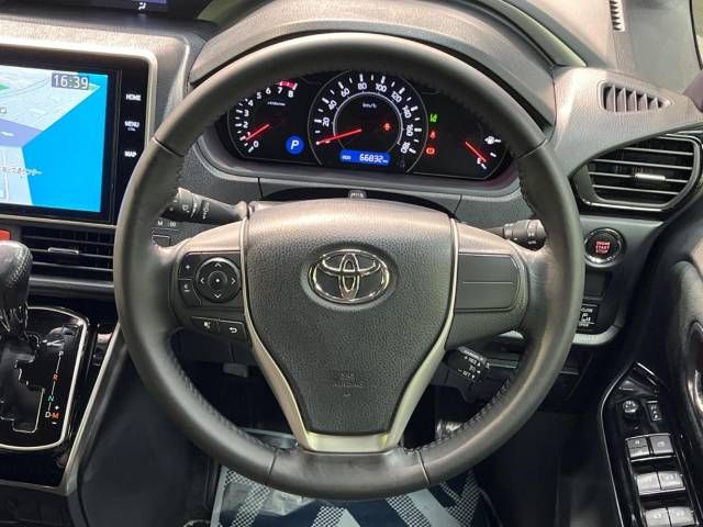 Toyota VOXY 2018-10 194709-12