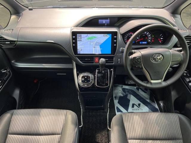 Toyota VOXY 2018-10 194709-1