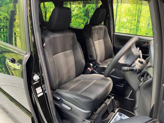 Toyota VOXY 2018-10 194709-8