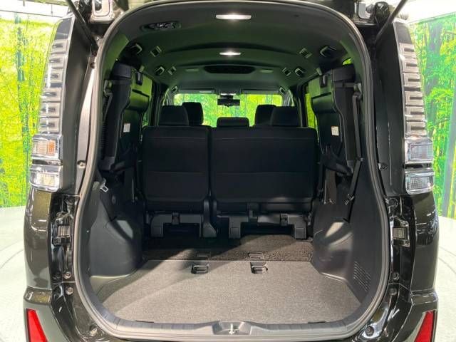 Toyota VOXY 2018-10 194709-11