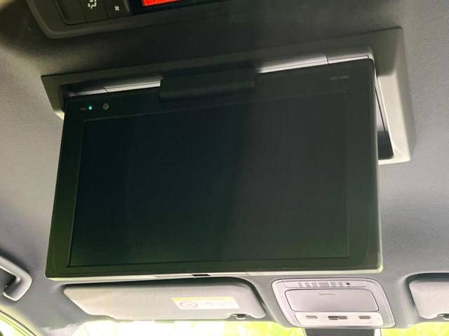 Toyota VOXY 2018-04 23805-2