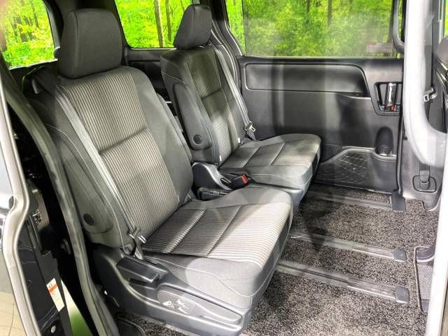 Toyota VOXY 2018-04 23805-9