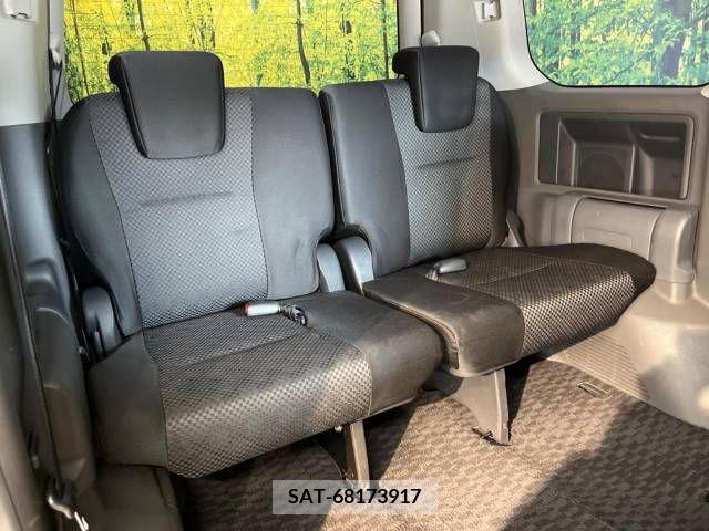Toyota NOAH 2008-12 250211-10