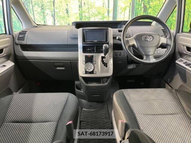 Toyota NOAH 2008-12 250211-1