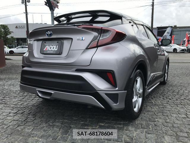 Toyota C-HR 2018-08 323053-3