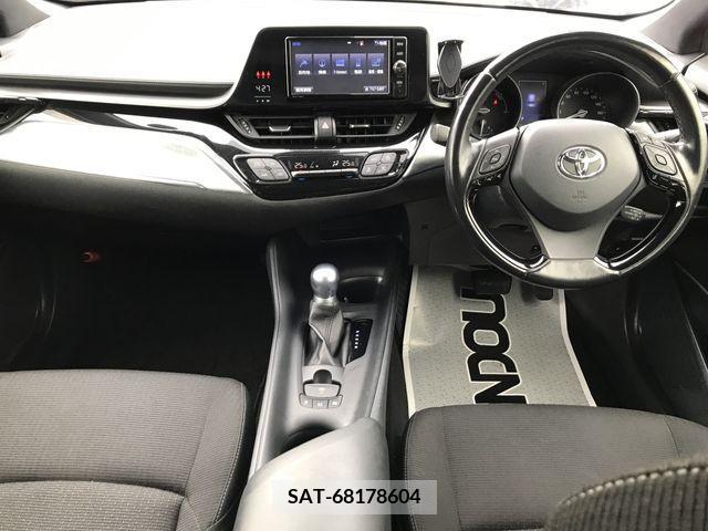 Toyota C-HR 2018-08 323053-8