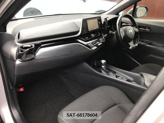 Toyota C-HR 2018-08 323053-18