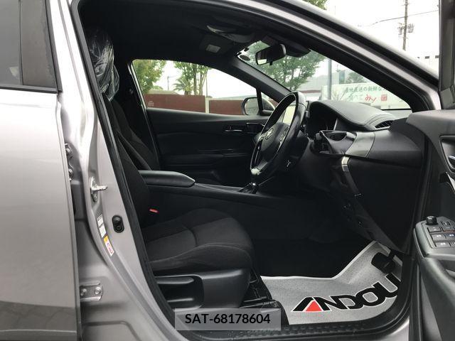 Toyota C-HR 2018-08 323053-9