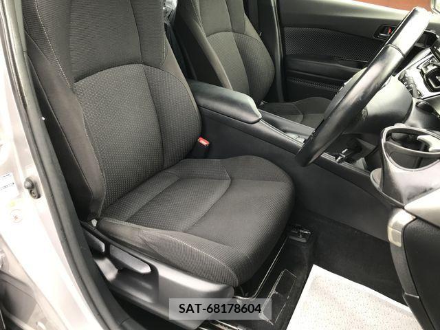 Toyota C-HR 2018-08 323053-11