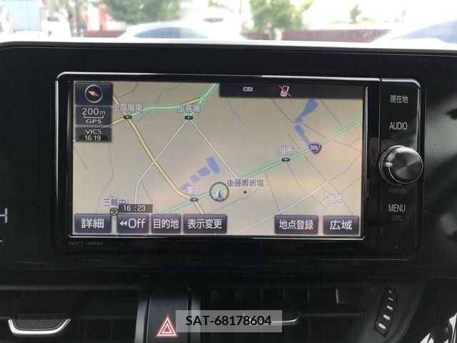 Toyota C-HR 2018-08 323053-13