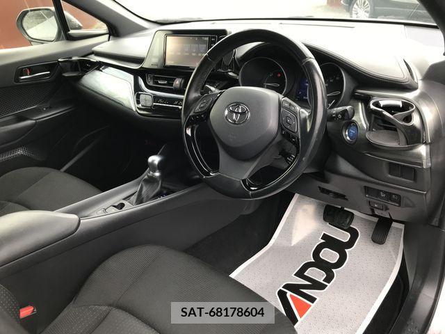 Toyota C-HR 2018-08 323053-10