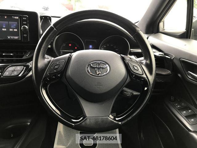 Toyota C-HR 2018-08 323053-12