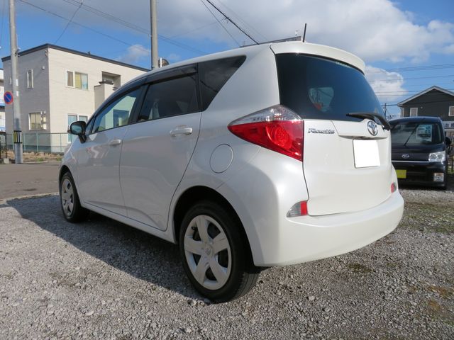 Toyota RACTIS 2011-02 185848-7