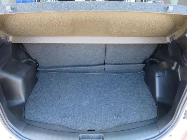 Toyota RACTIS 2011-02 185848-18