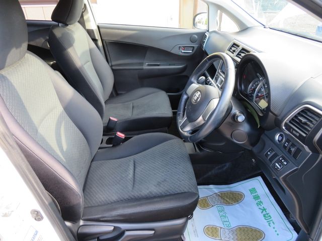Toyota RACTIS 2011-02 185848-11
