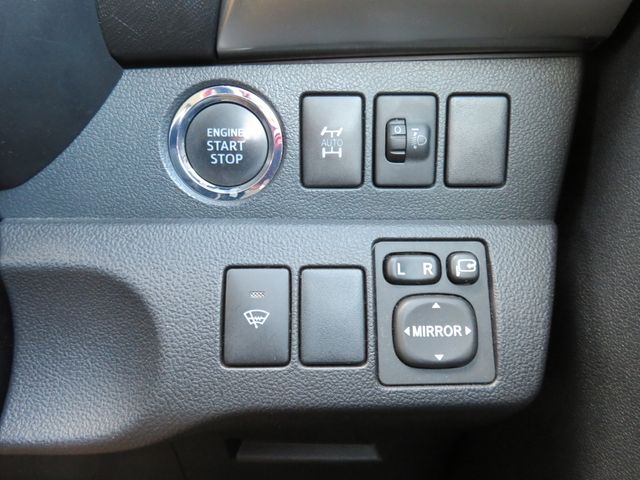 Toyota RACTIS 2011-02 185848-20