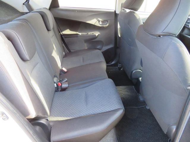 Toyota RACTIS 2011-02 185848-13
