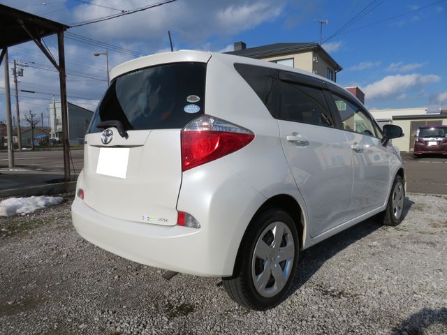 Toyota RACTIS 2011-02 185848-6
