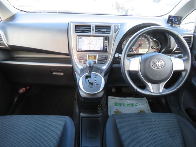 Toyota RACTIS 2011-02 185848-15