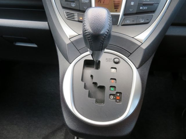 Toyota RACTIS 2011-02 185848-10