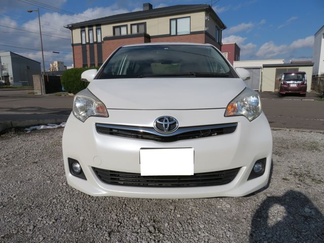 Toyota RACTIS 2011-02 185848-1