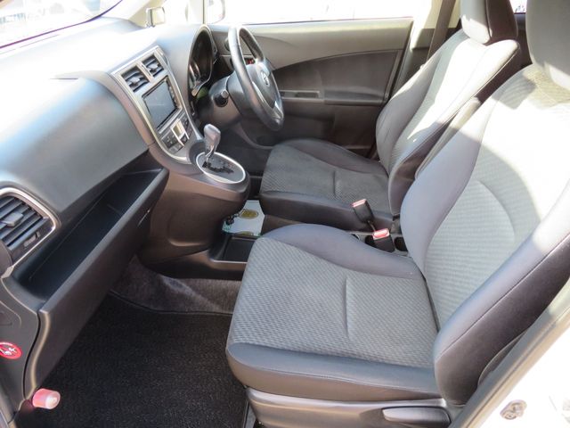 Toyota RACTIS 2011-02 185848-12