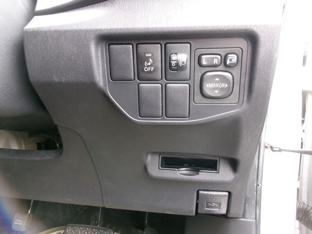 Toyota PRIUS 2013-11 181884-11