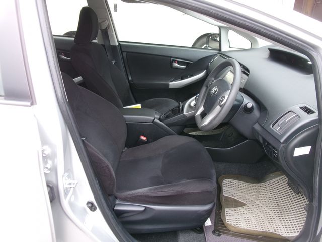 Toyota PRIUS 2013-11 181884-8