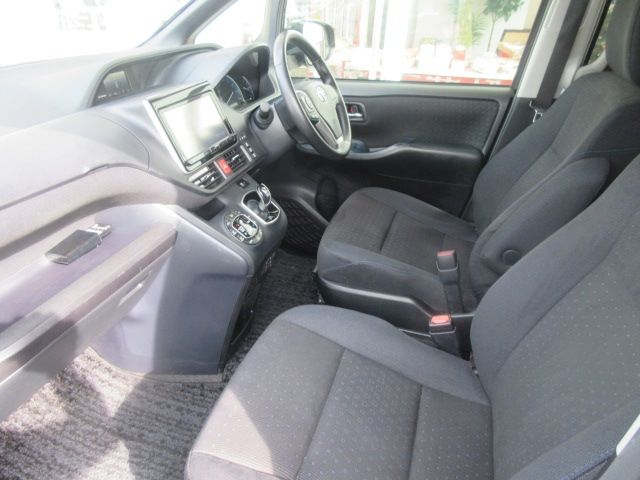 Toyota VOXY HYBRID 2014-10 194529-4