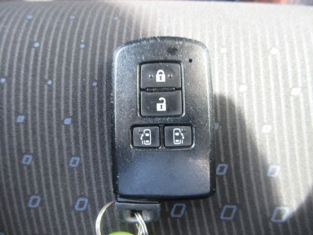 Toyota VOXY HYBRID 2014-10 194529-23