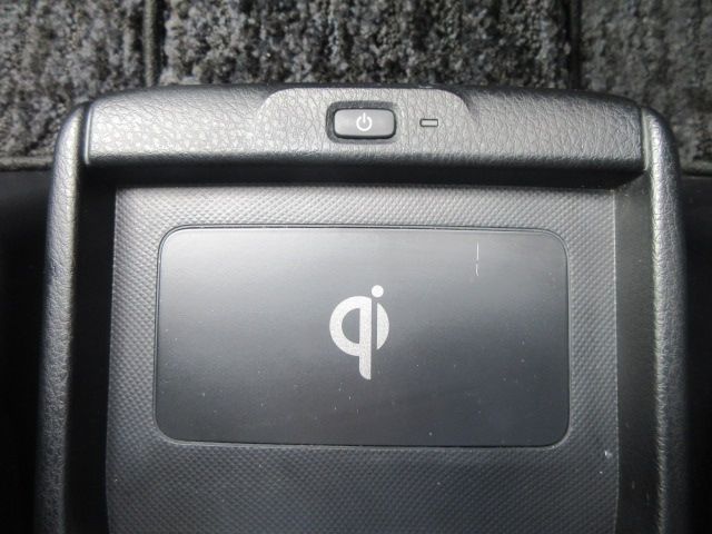 Toyota VOXY HYBRID 2014-10 194529-24