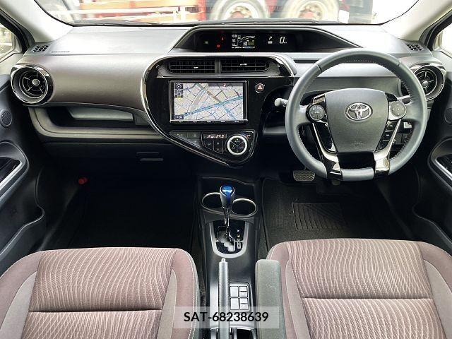 Toyota AQUA 2017-08 329747-1