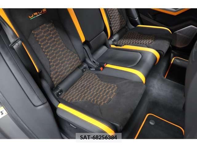 Lamborghini URUS 2022-03 222389-8
