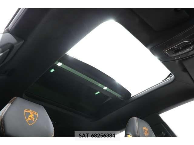 Lamborghini URUS 2022-03 222389-13
