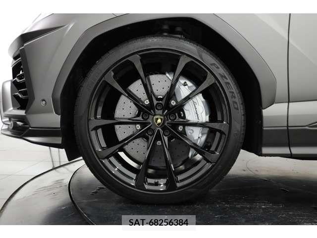 Lamborghini URUS 2022-03 222389-3