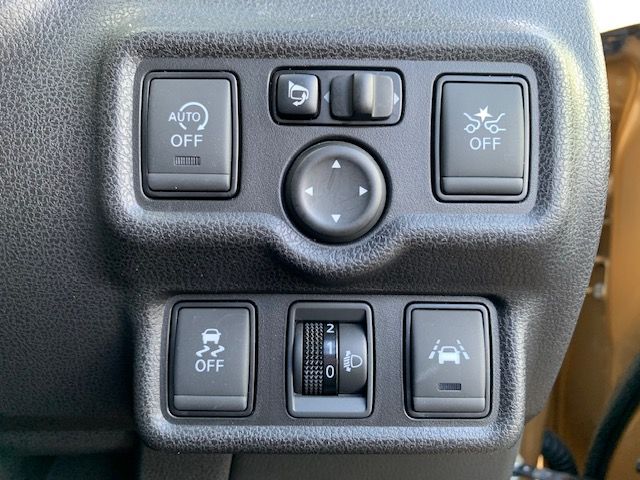 Nissan NOTE 2017-04 24673-11
