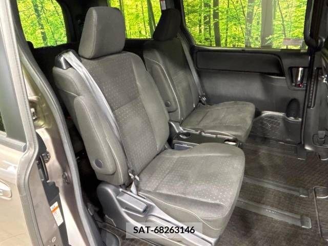 Toyota VOXY 2017-09 331022-9