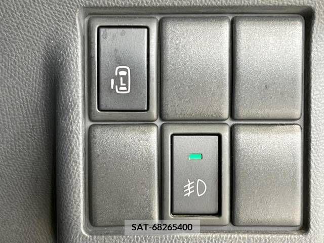 Nissan ROOX 2010-08 354584-3