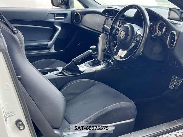 Toyota 86 2017-06 321194-16