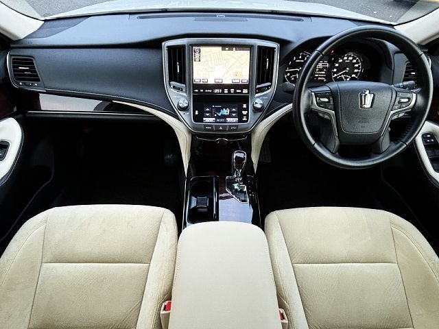 Toyota CROWN SEDAN 2017-08 194845-1