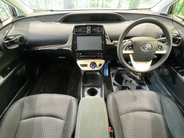 Toyota PRIUS 2016-10 10568-1