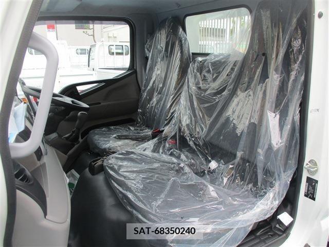 Mitsubishi CANTER 2023-12 207109-14