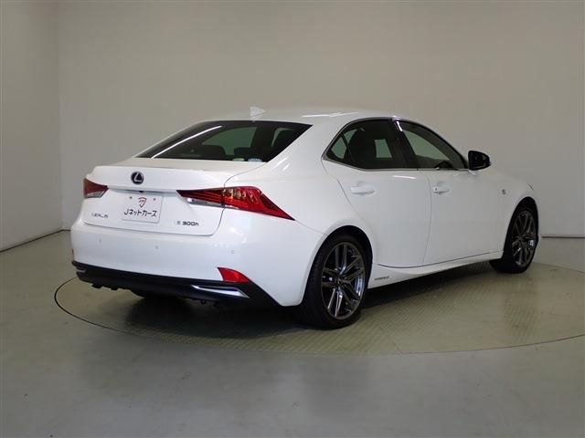 Lexus IS 2019-10 16543-3