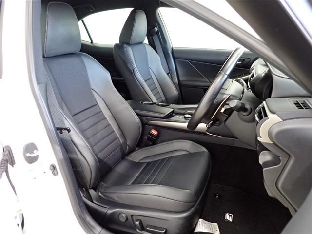 Lexus IS 2019-10 16543-26