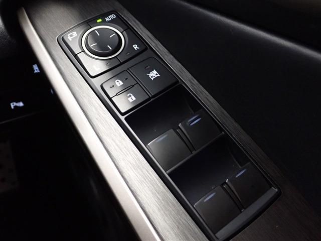 Lexus IS 2019-10 16543-23