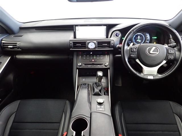 Lexus IS 2019-10 16543-10