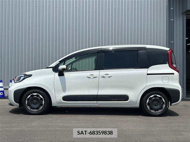 Toyota SIENTA 2022-09 298379-1
