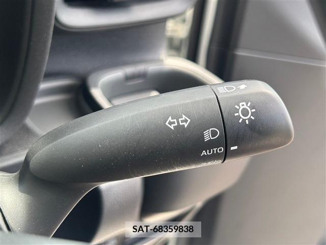 Toyota SIENTA 2022-09 298379-17