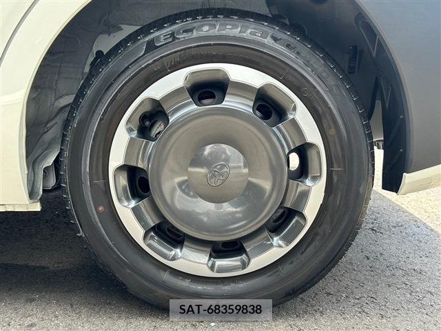 Toyota SIENTA 2022-09 298379-25